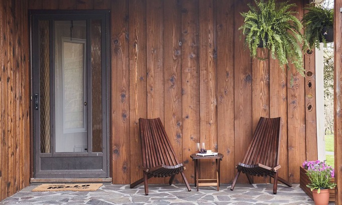 Saugerties Casa | Catskills Retro Retreat- Unique 3 Bd/ 2 Ba Upstate Home w/ Hot Tub & Firepit -mins from Woodstock