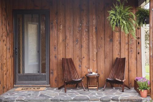 Saugerties Casa | Catskills Retro Retreat- Upstate Home W Hot Tub