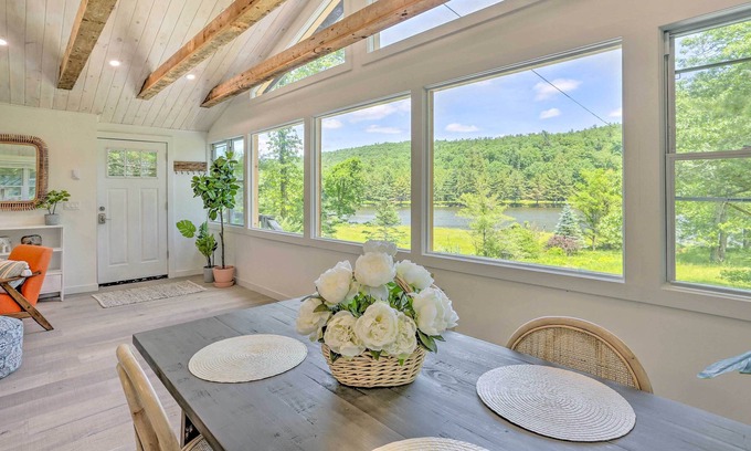 Narrowsburg Cabina | Catskills Sanctuary w/ Lake Access + Hot Tub