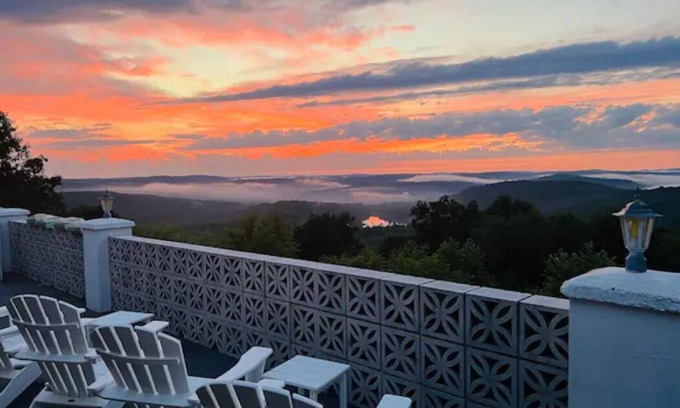 Narrowsburg Casa | Sleeps 19! 6BR w/ Pool & Sauna – Perfect for Fall!