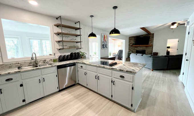 Reed Creek Casa | Cause Beaches Be Salty Lake House