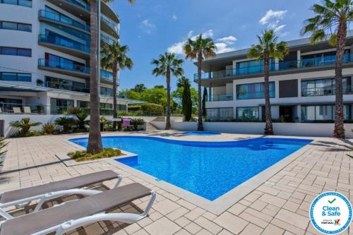 Quarteira Apartamento | Cavalo Preto Beach Residence with Garden & Pool