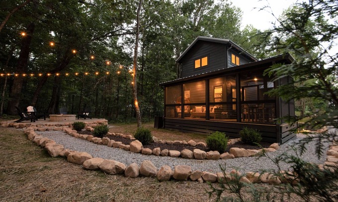 Monteagle Casa | Caverns,Sewanee,Waterfalls, Hike: Tiny Basecamp