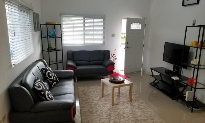 Kingston Apartamento | Caymanas estate 24/7 security