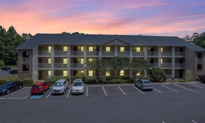 Westover Apartamento | CB 3516-202 Modern Fayetteville Charm