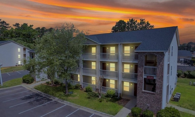 Westover Apartamento | CB 3516-301 Modern Fayetteville Charm