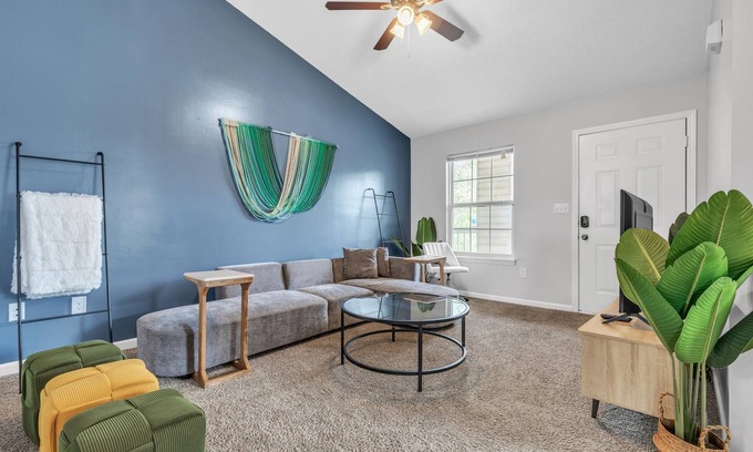 Westover Apartamento | CB 974-301 Fayetteville Oasis I Modern, Comfy