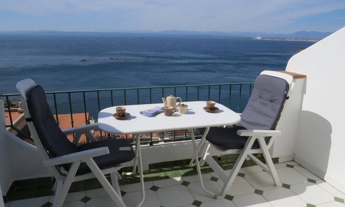 Almadraba-Canyelles Cabaña | CB. Casa adosada con increíbles vistas a la Bahía de Rosas, piscina comunitaria.
