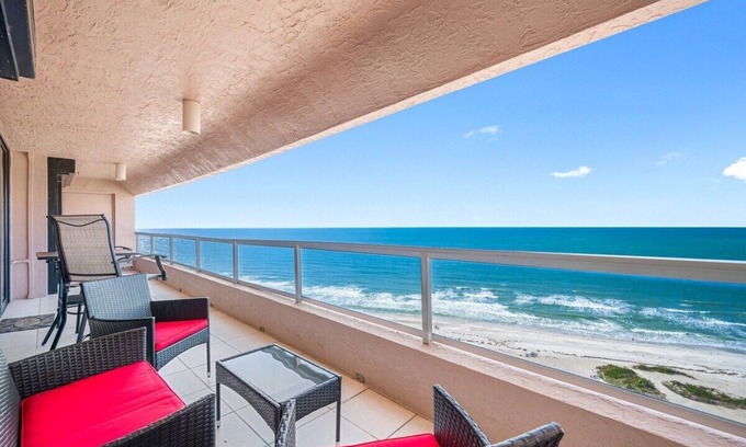 Sand Key Condominio | CBC 2-17F –Beachfront Bliss with Gulf Views!