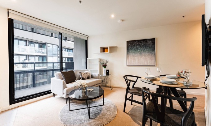 West Melbourne Apartamento | CBD 2-Bedroom with Balcony Near Attractions
