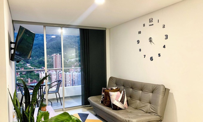 Sabaneta Apartamento | CE2706. Lujoso departamento, piscina y estacionamiento, central, hermosa vista