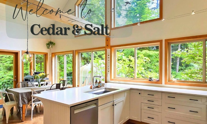 Tofino Casa | Cedar and Salt - Hot tub | Sauna |Wood Stove | EV Charger