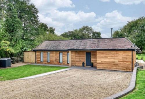 Bromsgrove Casa | Cedar Barn Getaway 3 Bed Sleeps 6 Parking