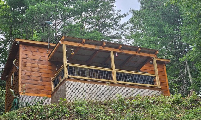 Franklin Cabina | Nueva y acogedora cabaña con vista a la montaña - para parejas
