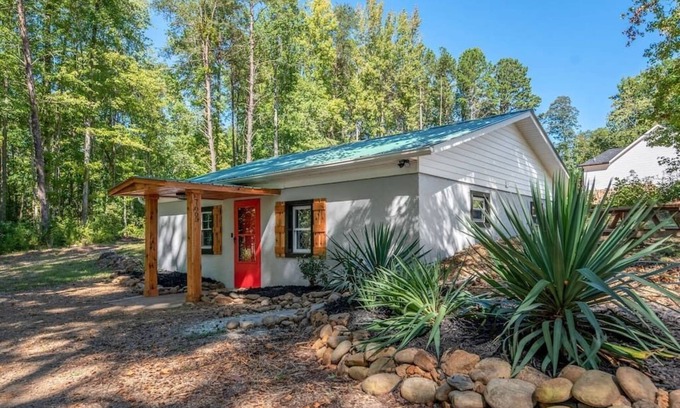 Westport Casa | "Cedar Cottage"- Comfort & Style Near Lake Norman