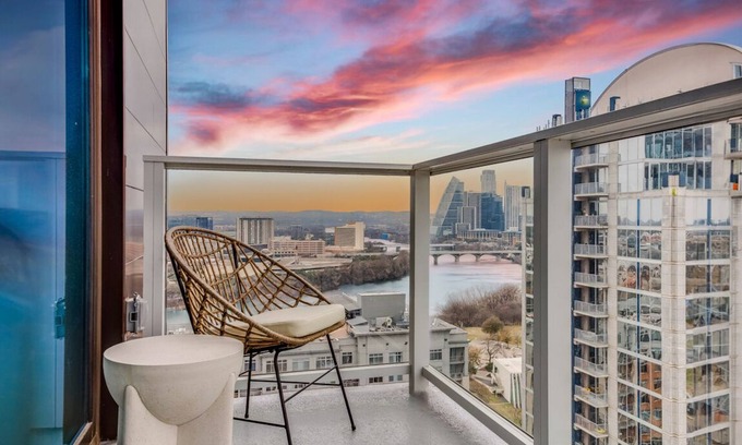 East Cesar Chavez Condominio | Cedar Door by AvantStay | Brand New Condo Room in Austin w/ Amazing Amenities!