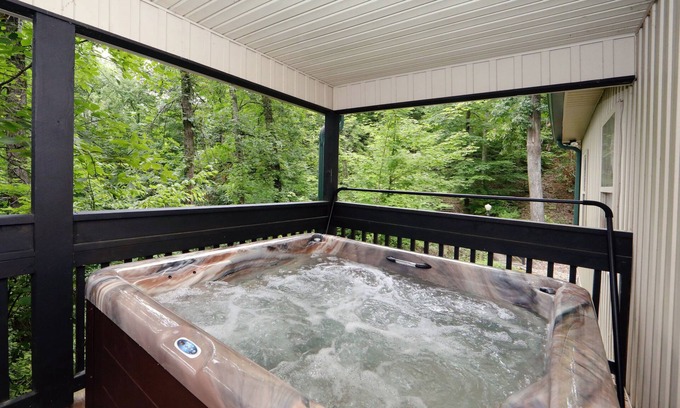 Pigeon Forge Casa | Cedar Falls 8 - Three Bedroom Chalet