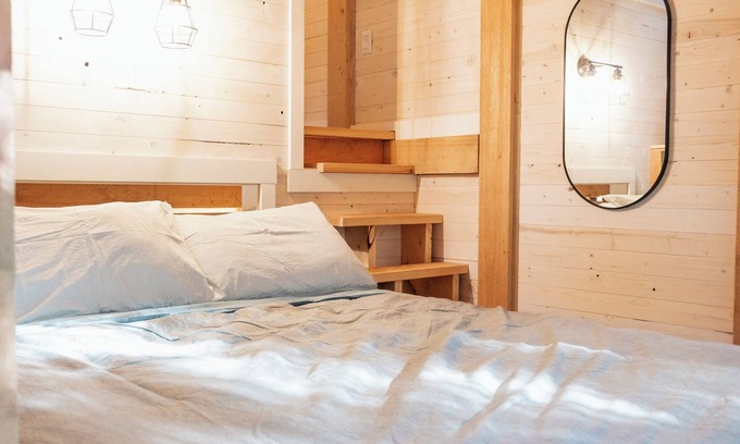 Regional District of Nanaimo Cabina | Cedar Forest Hideaway with Outdoor Shower & Hot Tub
