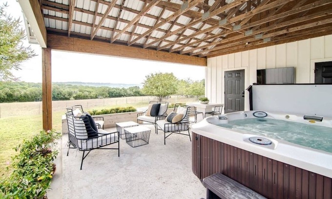 Fredericksburg Casa | Cedar Haus: Modern Guesthouse in Fredericksburg