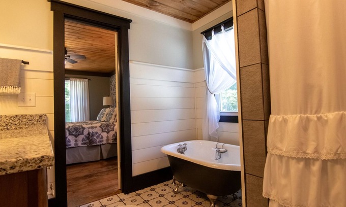 Palmetto Casa | Cedar Hill Cottage - Secluded farmhouse near Serenbe and Atlanta.