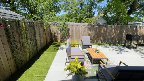 Cedar Hill Casa | Cedar Hill Good Vibe Home