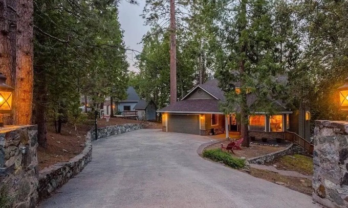 Twain Harte Casa | Cedar Hill Retreat - 3,200 sft, Pets ok, Tree House, Climbing Wall, Games!