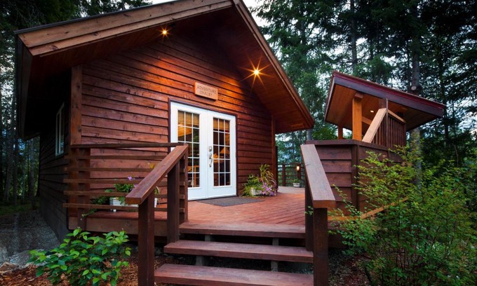 Golden Cabina | Cedar House Restaurant & Chalets