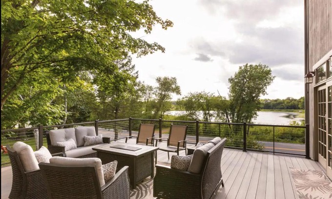 Excelsior Casa | Cedar House Retreat