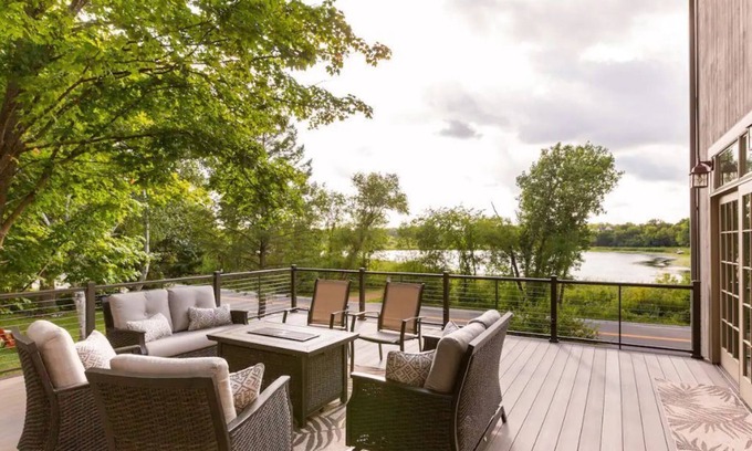 Excelsior Casa | Cedar House Retreat