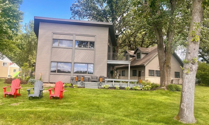Maple Lake Casa | Cedar Lake Getaway - Lake House & Game Room w/Loft