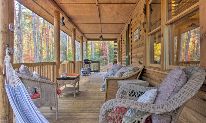 Cedar Mountain Cabina | ¡NUEVO! Cedar Mountain Log Cabin - 11 millas a Brevard!