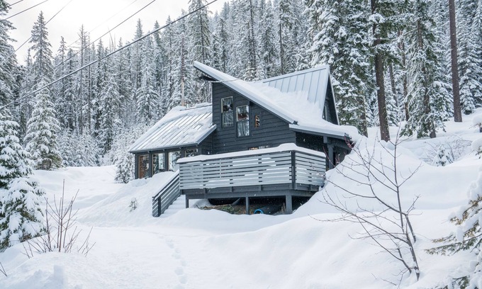 Leavenworth Cabina | Cedar Rest Lakeview Cabin- Listed as Leavenworth's Best Overall Vacation Rental!