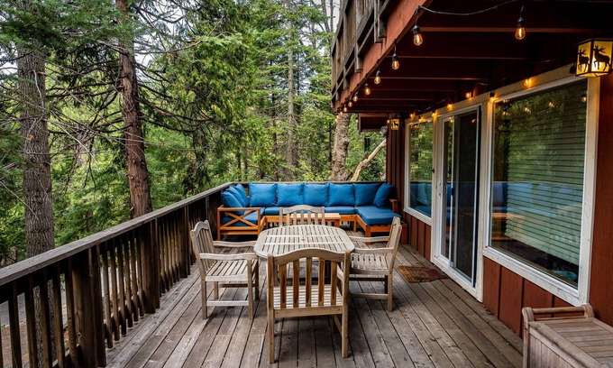 Glencoe Cabina | Cedar Retreat with Hot Tub, Sauna & Lake Access
