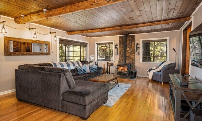 Oakhurst Cabina | Cedar Ridge/Hot Tub/BBQ/Sleeps 8