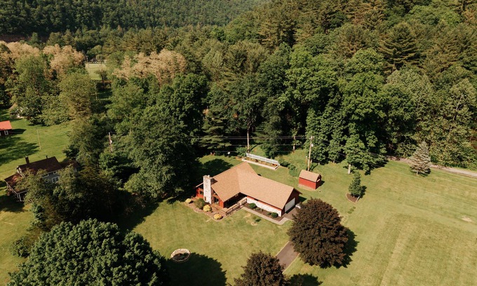 Cedar Run Cabina | Cedar Run Cabin! Creekfront, Rail Trail, Large Yard, Mountain Views!