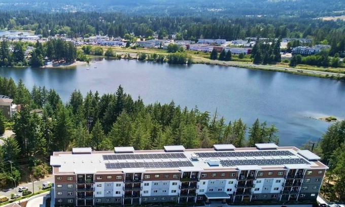 Regional District of Nanaimo Condominio | Cedar Shore lakeside suite - new top-floor condo on the Nanaimo Long Lake.