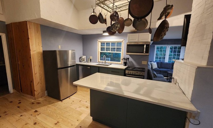 Mequon Cabaña | Cedarburg \ Mequon River retreat
