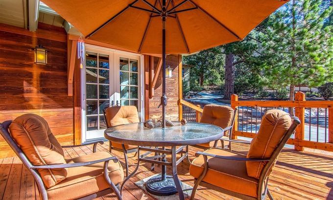 Fern Valley Casa | CedarMoon: modern retreat - near town + trails
