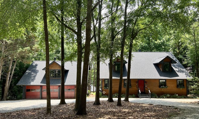 Martin Casa | Cedarwood Lake House