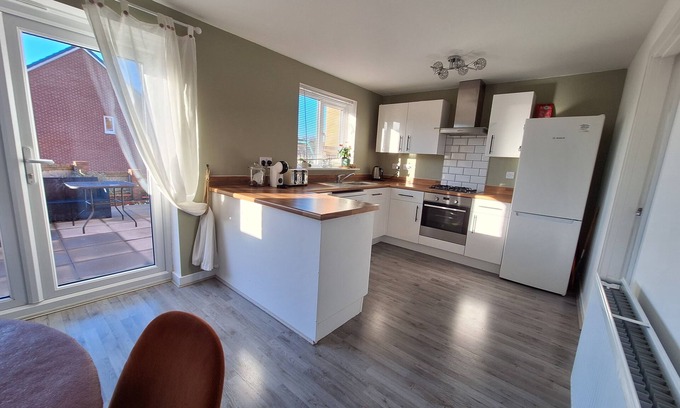 Cross Hands Casa | Cefneithin House - family friendly modern 2 bedroom detached house