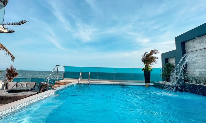 Puntarenas Casa | Casa Celajes ON THE BEACH w/Pool - Jacuzzi
