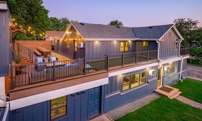 Prescott Casa | Celebrate Downtown | Rooftop Patio | Arcade