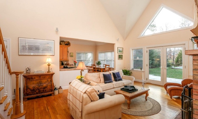 East Hampton North Casa | 5 dormitorios, 2 maestros, piscina / jacuzzi, sala de prensa, flecos pueblo
