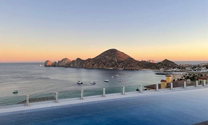 Juárez Complejo | Celebrate New Years! 3 BR Suite on Medano Beach & Steps from the Heart of Cabo