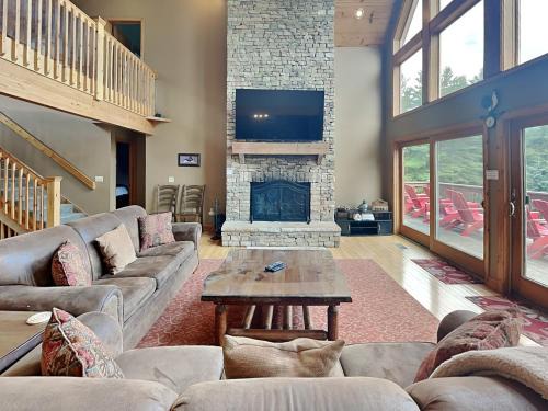 Thayerville Casa | Celebration at Deep Creek