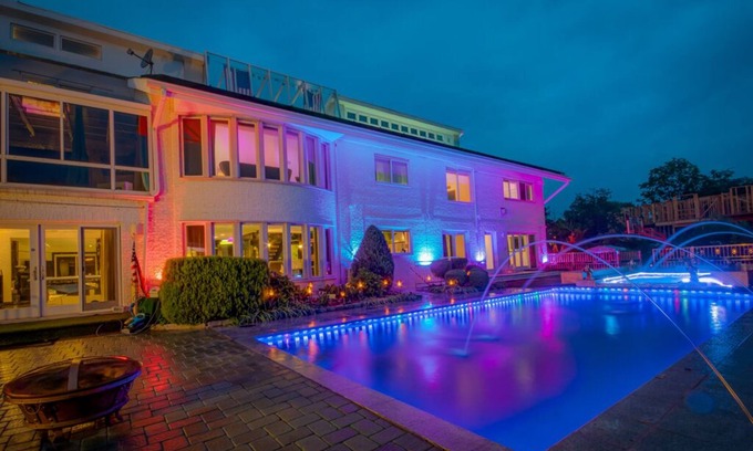 Queens Casa | Celebrity Retreat | Heated Pool, Gym, STEAM Spa