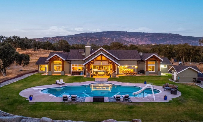 Auberry Casa | Celio Vista Ranch is a spectacular gated 125 acre Country Estate.