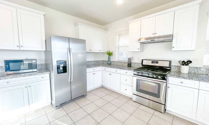 Ontario Casa | Centennial Cir on Ontario