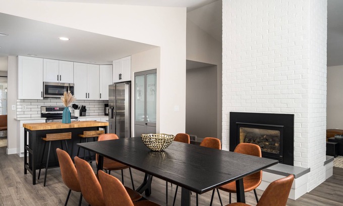 Englewood Casa | Centennial, Great Family&Group, 2 Ensuite BR, Fast WiFi, Arcade, Games, Fire Pit