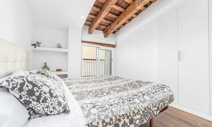 La Seu Apartamento | CENTER-2BR, 2BA-ATTIC-TERRACE,VIEW, WI-FI, A/C